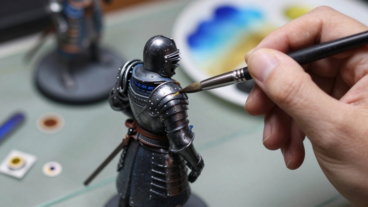 Процесс детальной покраски миниатюры тонкой кистью рядом с влажной палитрой