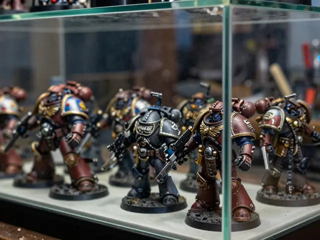 Витрина для Warhammer 40K: сравнение стекла и акрила