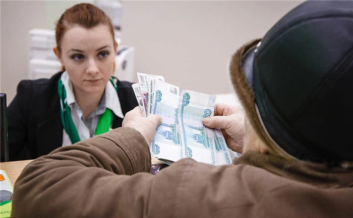 Россияне массово снимают деньги с вкладов: нововведения Сбербанка с 26 февраля