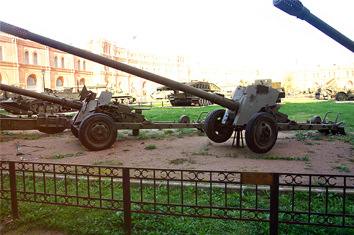 ​100-мм противотанковая пушка Т-12 Источник – de.academic.ru - Т-62: Гладкоствол возвращается | Военно-исторический портал Warspot.ru