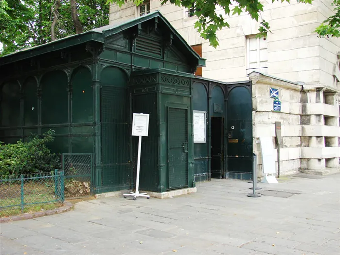 Вход в парижские катакомбы